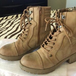 Guess boots